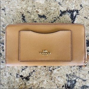 NEW Coach Leather Accordion Zip Wallet